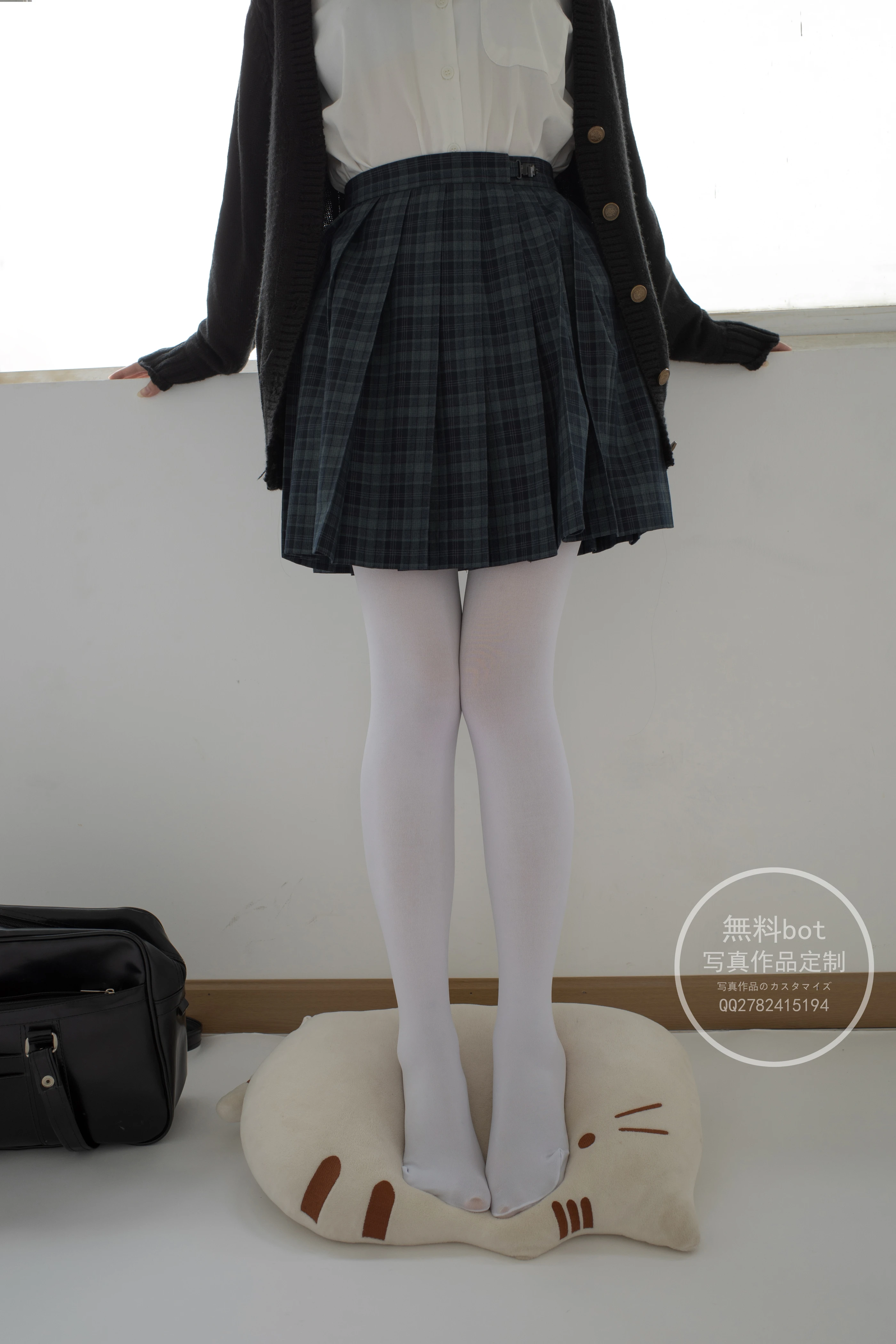 森萝财团 有料002  小香 室内JK白丝少女 [86P]插图4